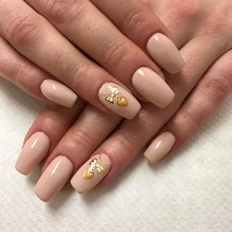 10 Fabulous Nude Manicure Ideas For All The Girls On The 