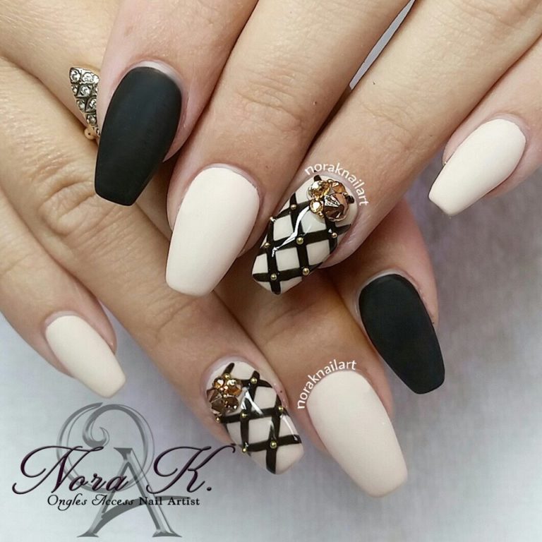 69 Beautiful Black And White Nail Design For Classic Look - Blurmark