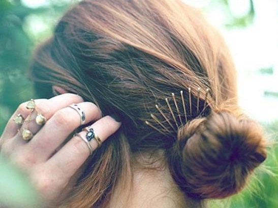 how to put short hair up with bobby pins