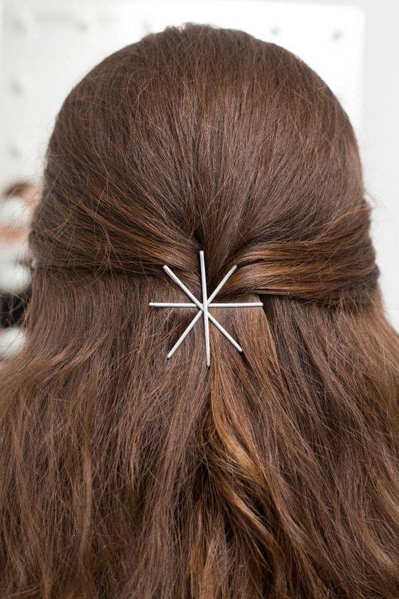 40 Amazing Bobby Pins Hairstyle Ideas To Transform Your Look - Blurmark