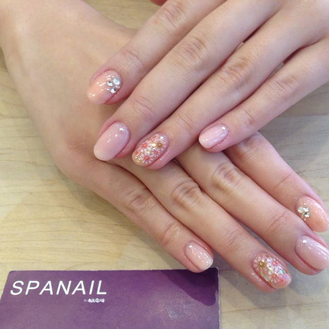 Accent Flower Soho Spa Nails