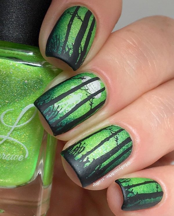 Dark forest on nails. Pic by beautometry