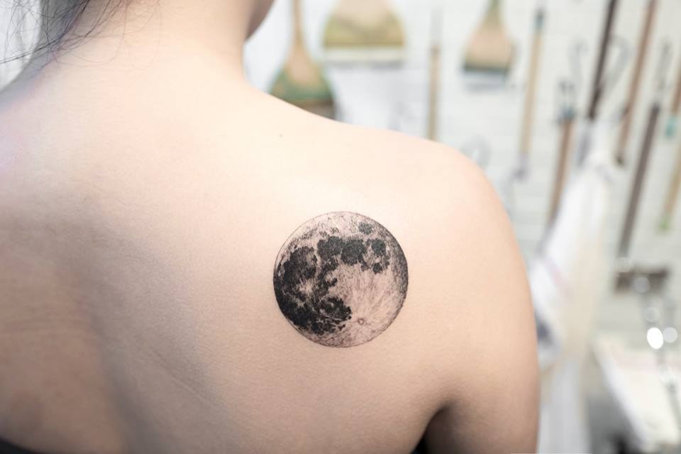 Full Moon On Shoulder