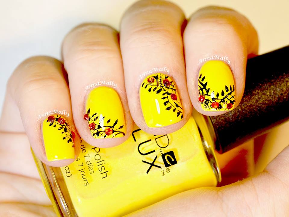 Gorgeous Yellow Nails
