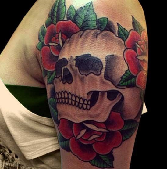 Roses Ans Skull Tattoo Design