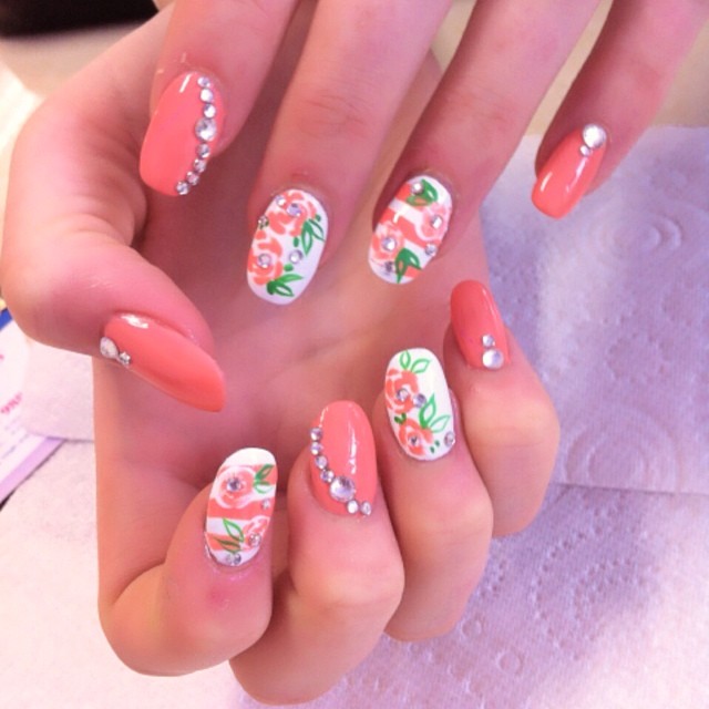 Sparkle Diamond Flower Nails