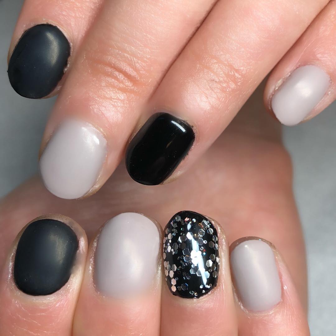 Black and nude matte, gel and glitter nails. Pic by emmalouisenailsbeauty
