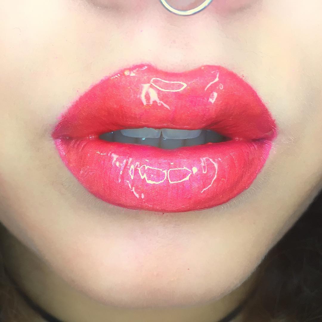 Glosy Peach Lips