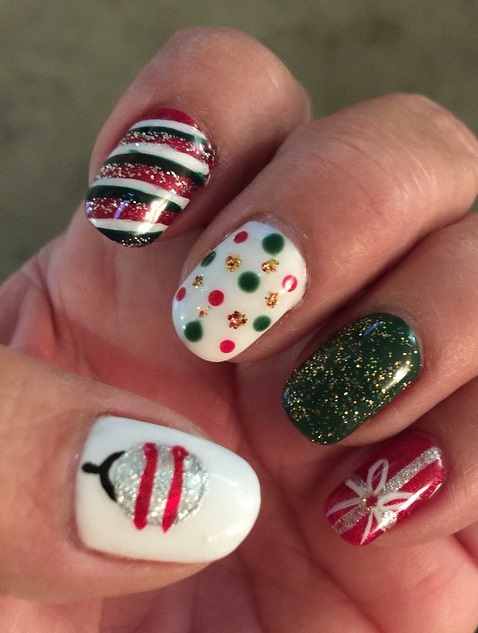 Gorgeous colorful Christmas nails. Pic by monisfaith