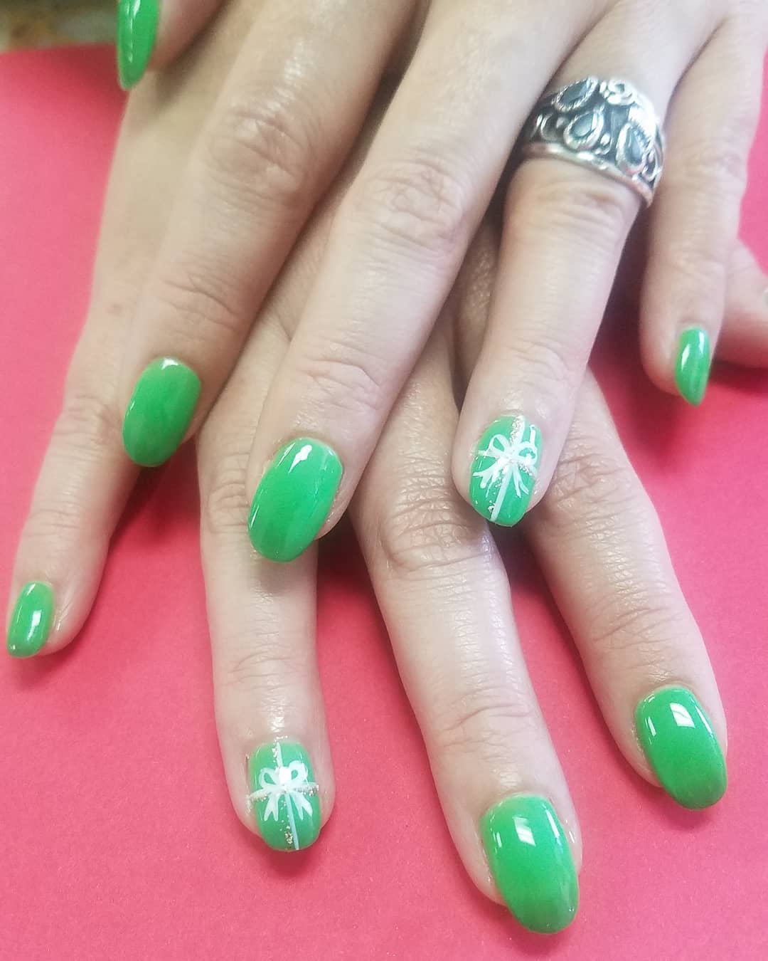 Marvelous green nails for Christmas party. Pic by _nailsby_amy_