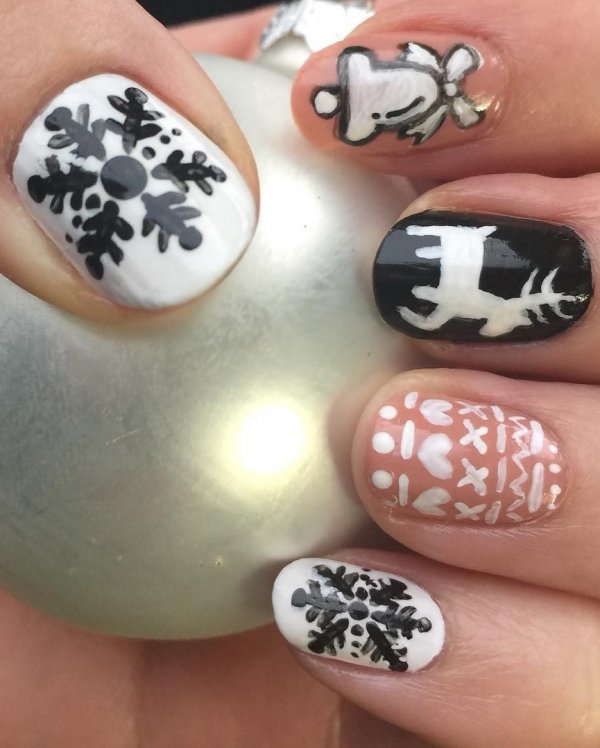 Nice short nails for Christmas. Pic by createdbystacy