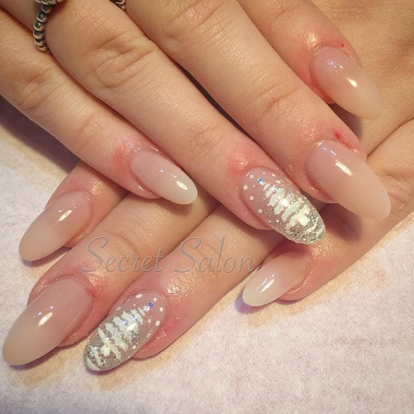 Nude nails with Christmas Tree. Pic by secretsalonburntwood