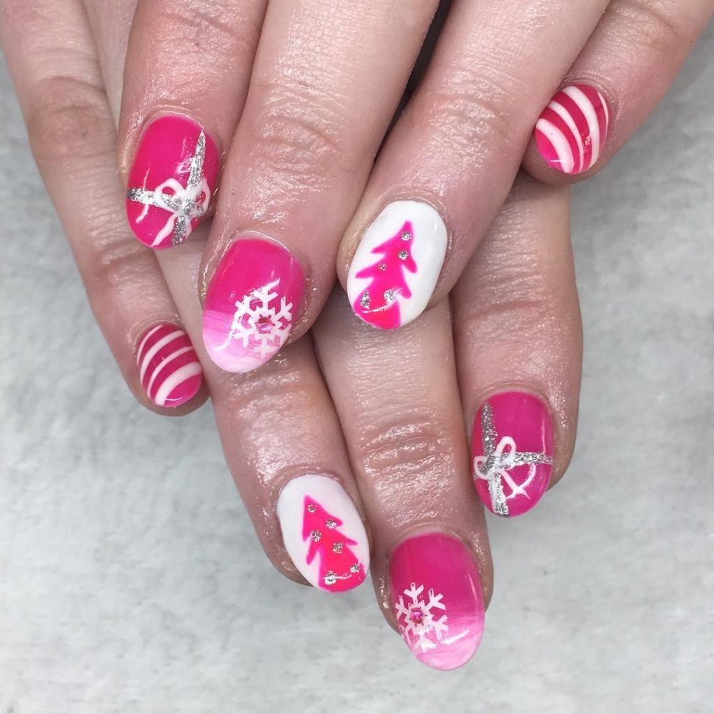 75+ Adorable Holiday Nail Designs To Try This Christmas