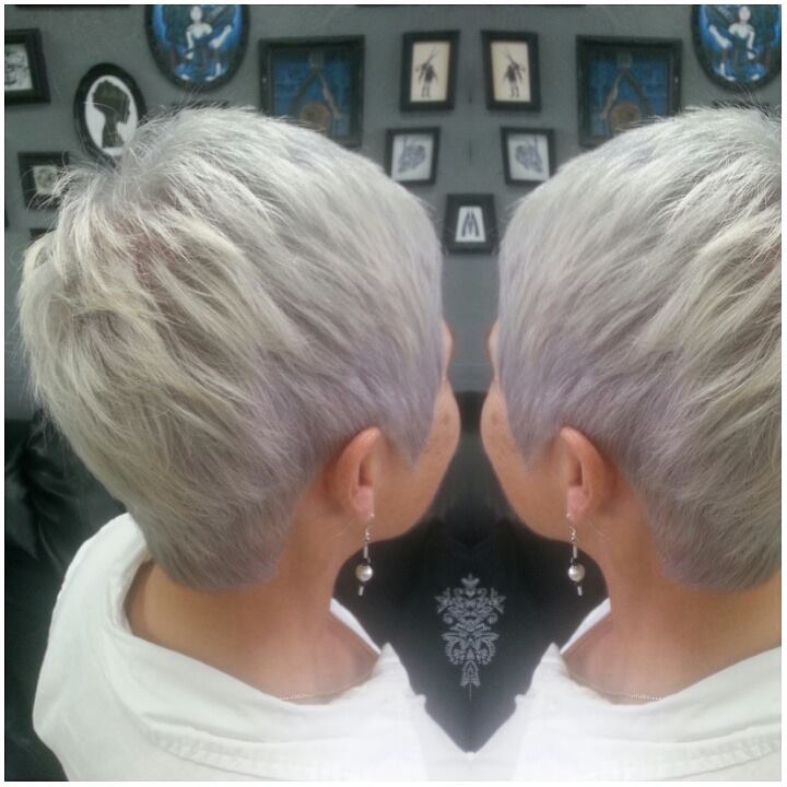 Platinum Silver Toned Textured Pixie Haircut)