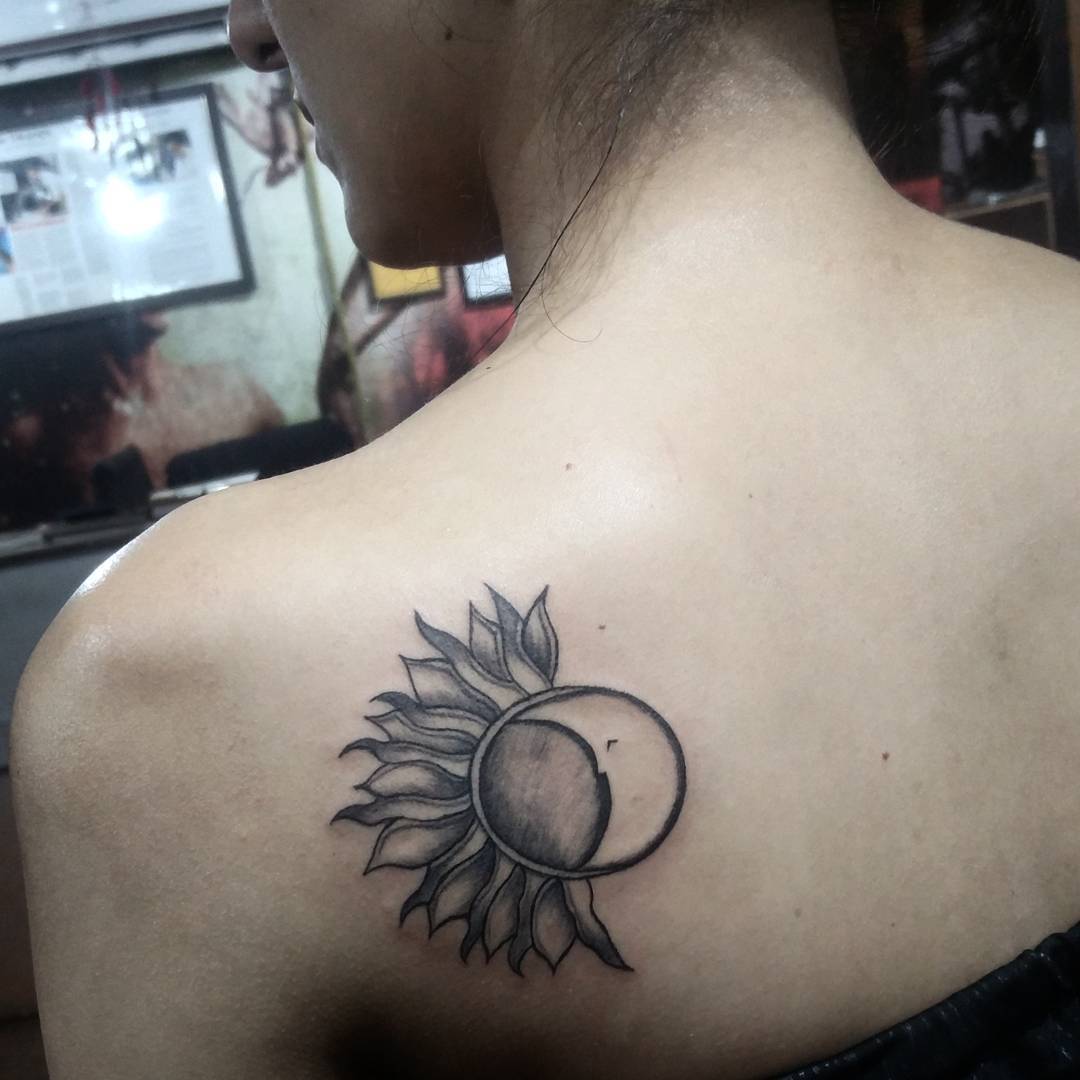 Sexy Black Sun Tattoo On Back Shoulder