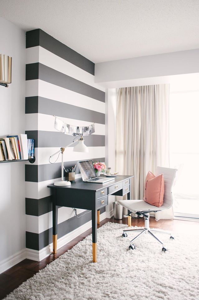 Black & White Stripes Wall Decor With Table Lamp