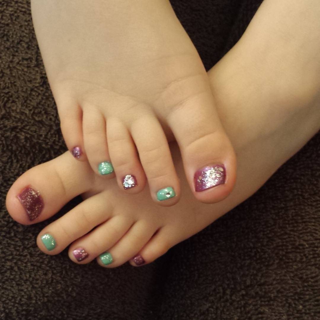 Colored Toes