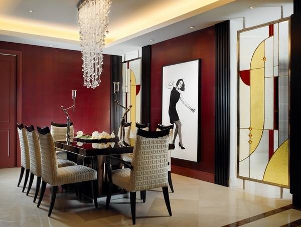 Contemporary Dining Room With Crystal Chandelier And Chic Wall Painting
