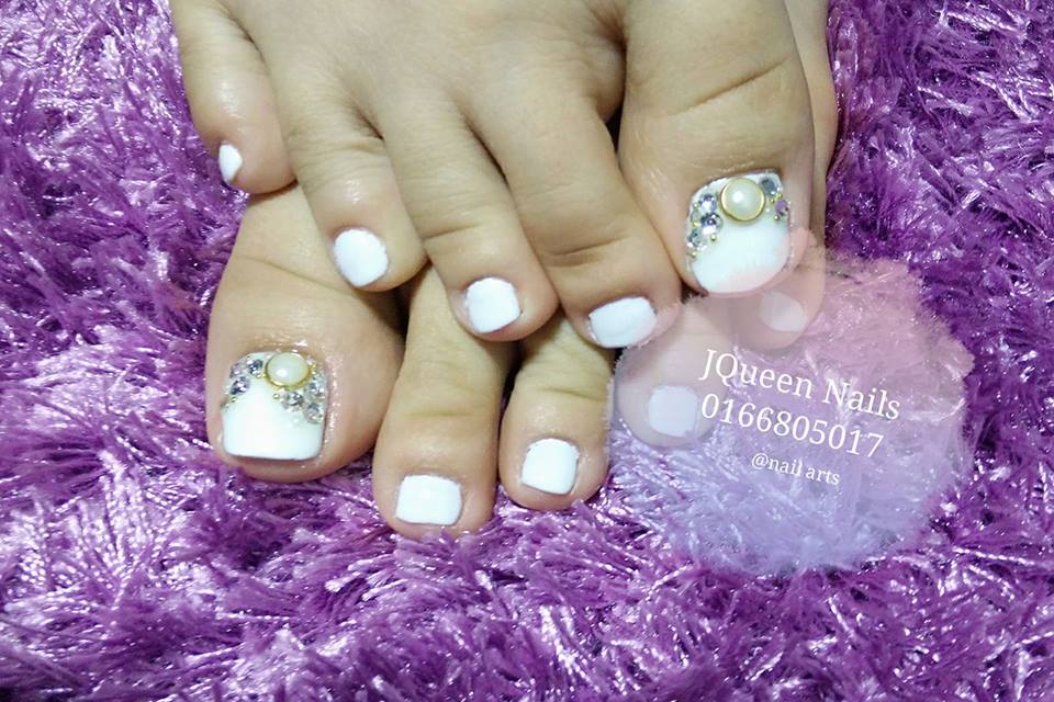 Diamond Toe Nails