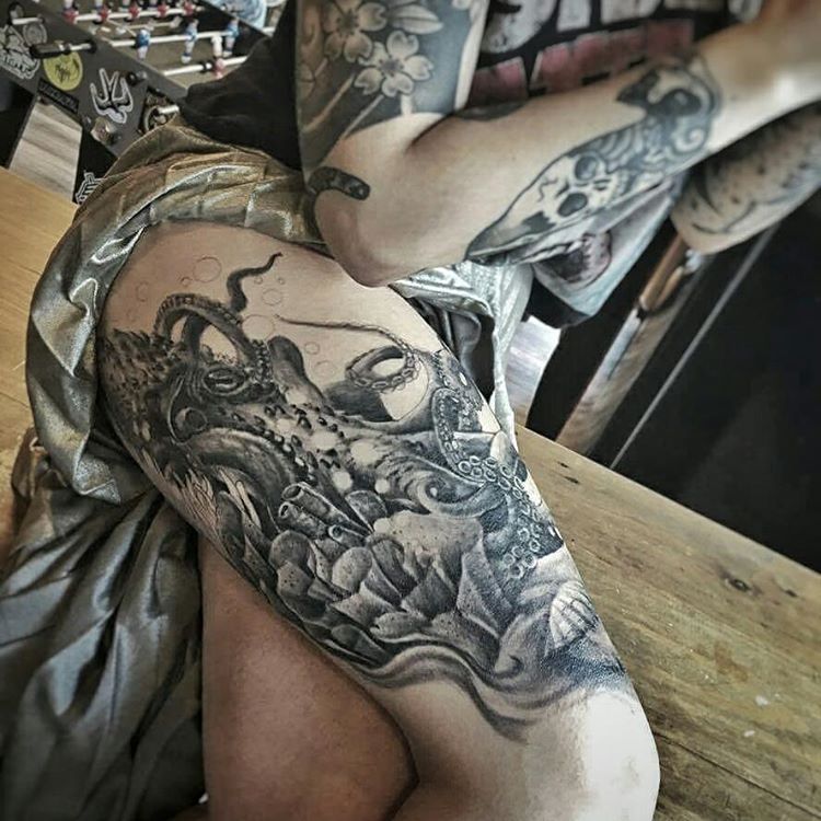 Dynamic Ocean Tattoo On Thigh