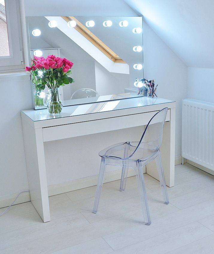 Elegant Vanity With Transparent Chair