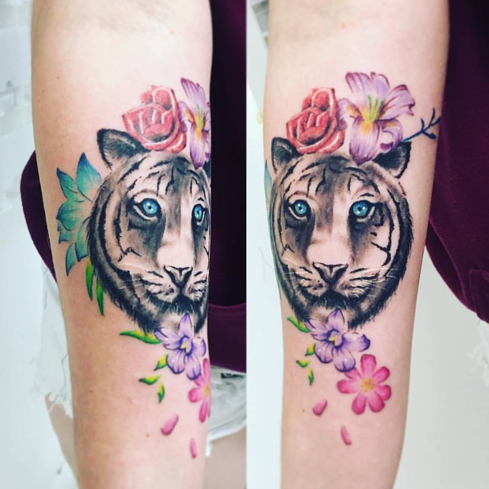 Lion With Lily & Rose On Arm