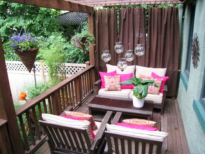 Nice Outdoor Setting With Stylish Curtains