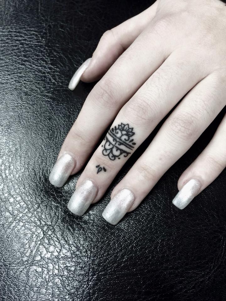 Stylish Finger Tattoo