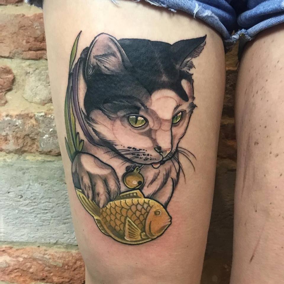 Eye Catching Cat With Fish Tattoo On Thigh
