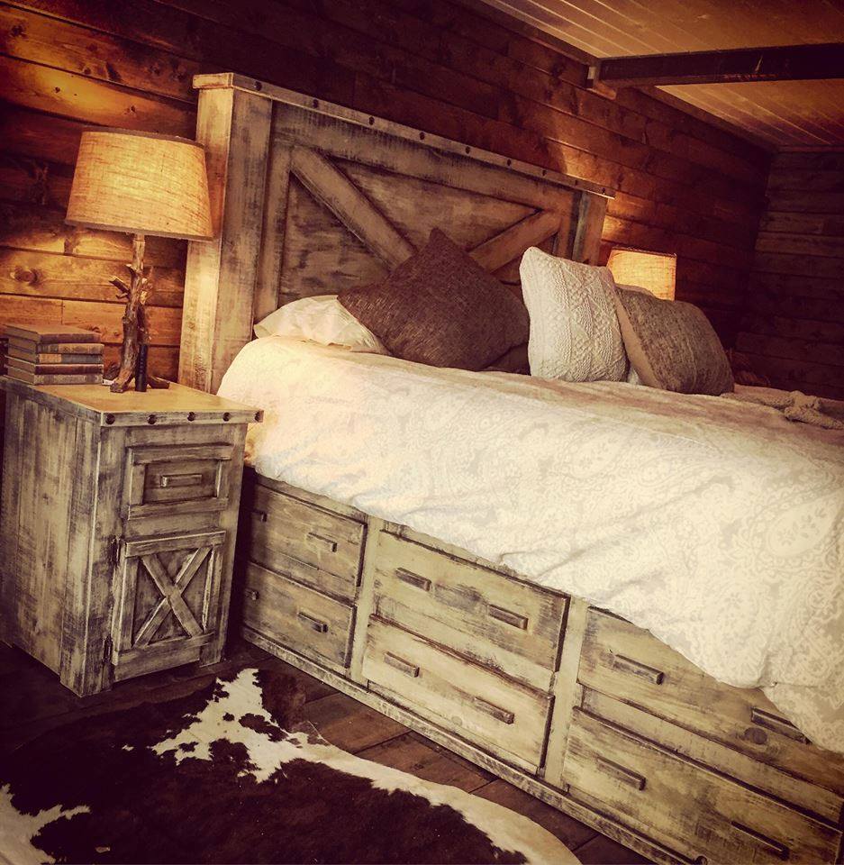 Graceful Rustic Bedroom With Small Cabin And Lamp