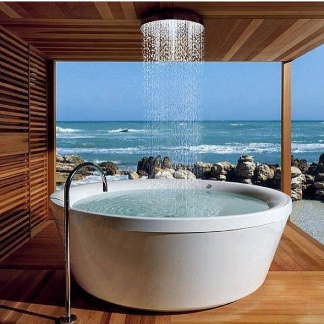 Incredible View With Nice Bathtub And Shower