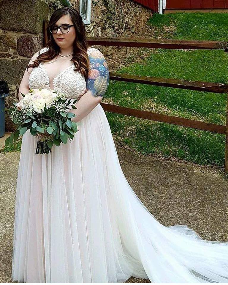 Inspiring Plus Size Bridal Gown With Beautiful Tattoo On Arm