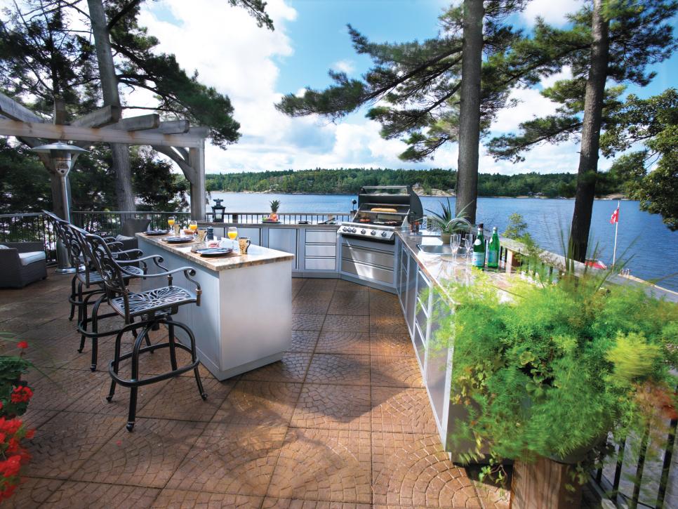Lake Side Outdoor Kitchen