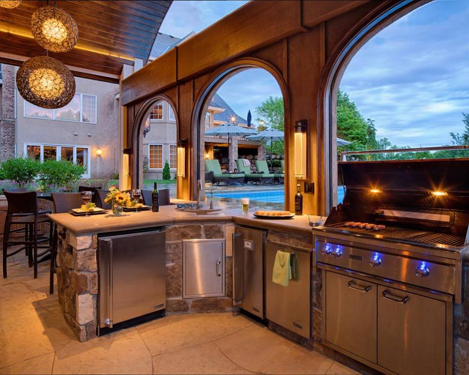 Poolhouse With Outdoor Kitchen