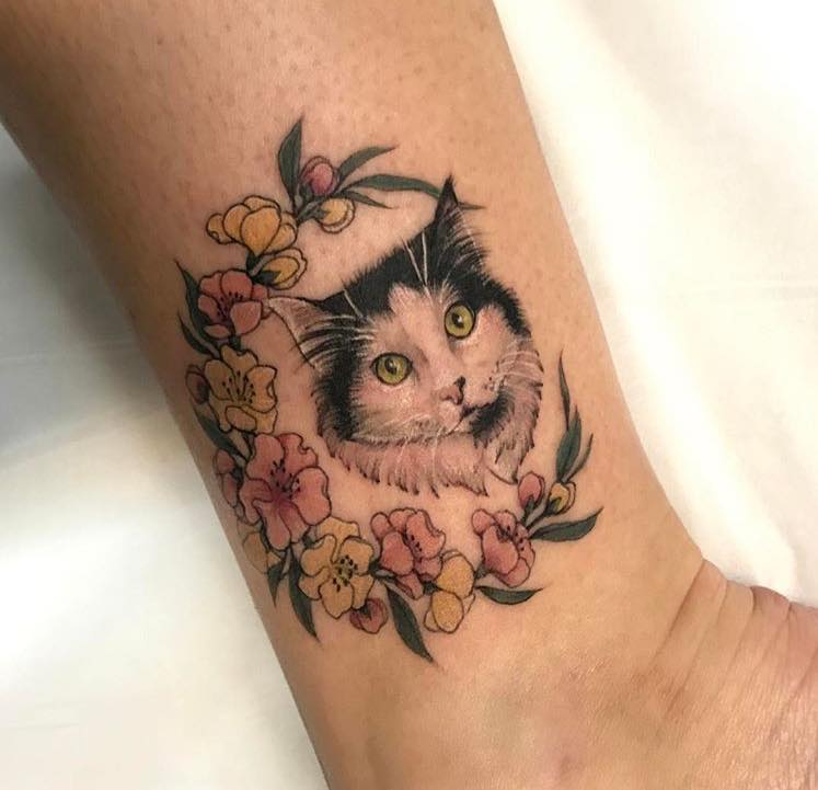 Sassy Tiny Ankle Cat With Flowers