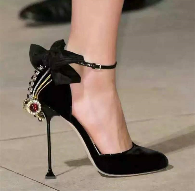 Stunning Black High Heels Pumps