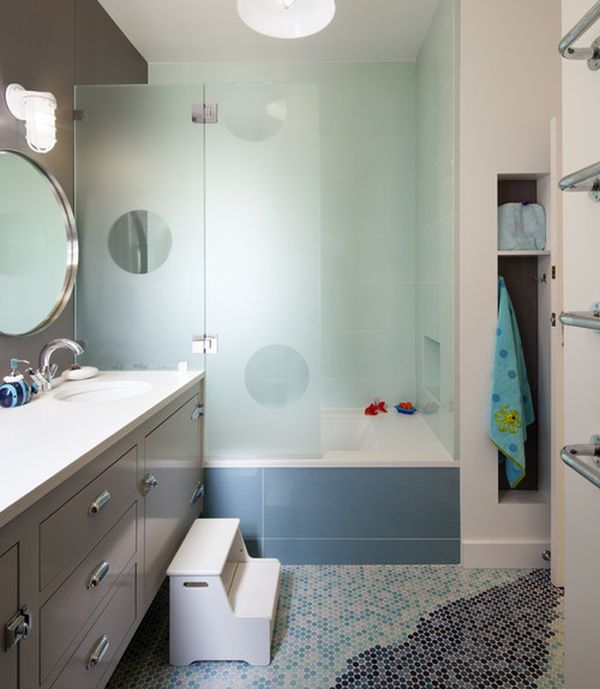 Transluscent Glass Enclosure Creates A Vibrant Look In Blue Bathroom