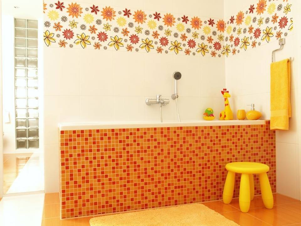 Awesome Floral Decoration In Kids Bathroom