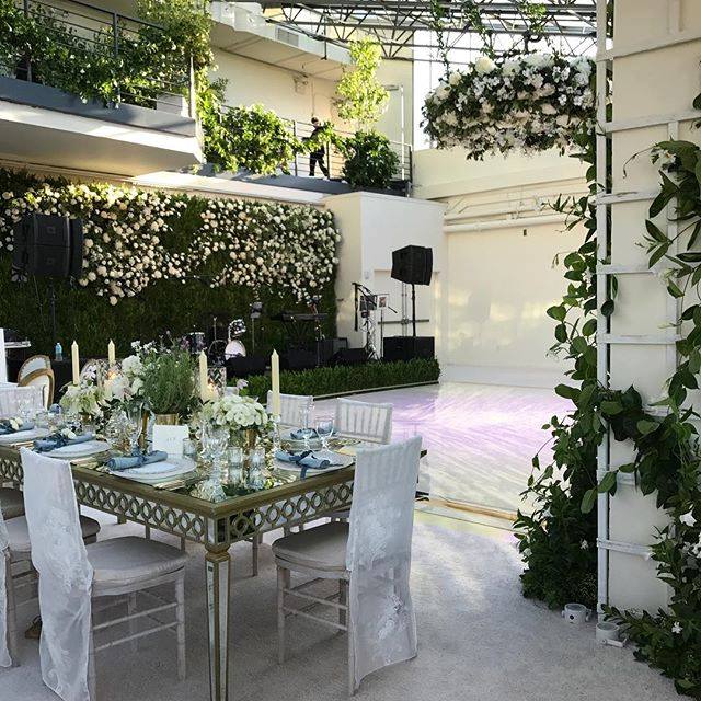 Fantastic Terrace Garden With Decorated Dinning Space