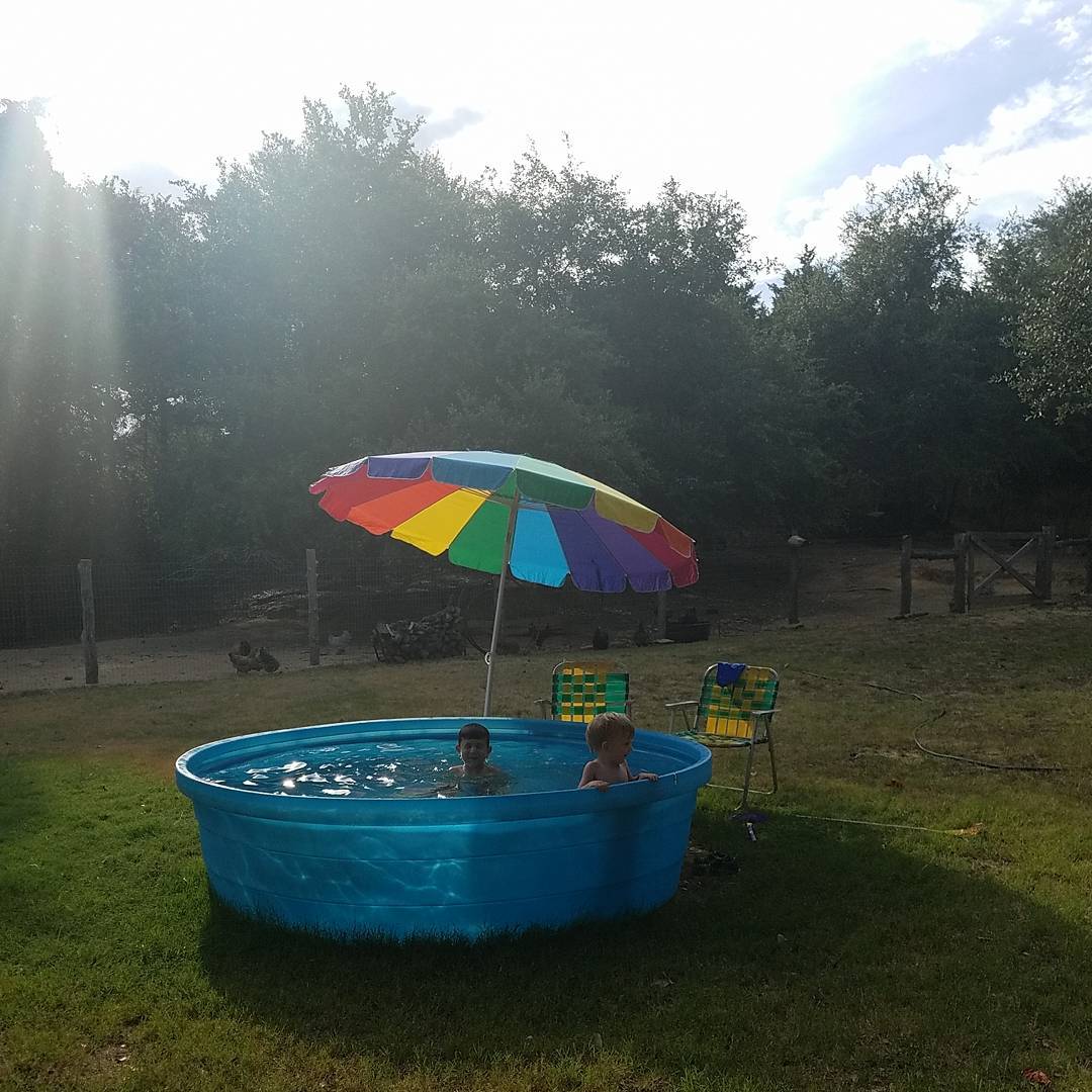 Plastic Stock Tank Pool With Beach Umbrella