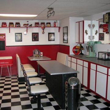 Red & White Adorable Retro Kitchen