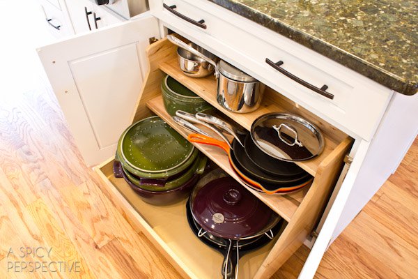 Retractable Caninet To Store Pots And Pans