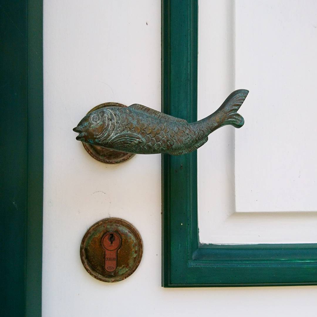 Adoring Golden Fish Style Door Handle Design