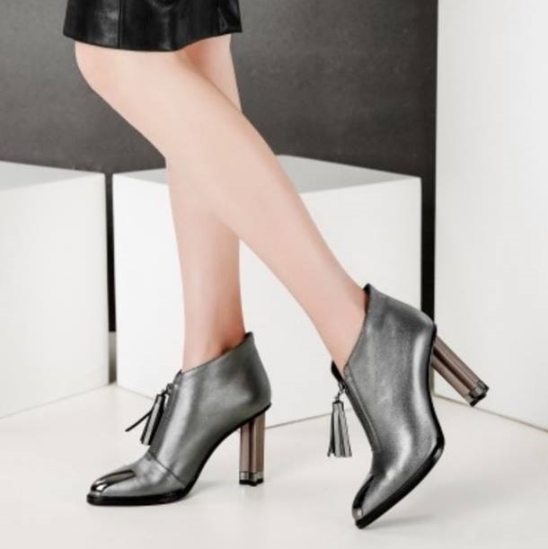Amazing Pointed Toe High Heels Ankle Boots In Silver Leather