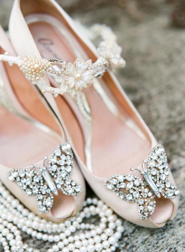 Appealing Vintage Bride Looks Gorgeus In Wedding Shoes
