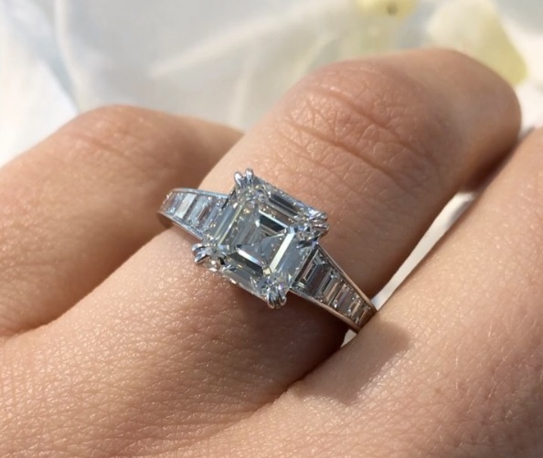 Artistic Diamond Ring Design