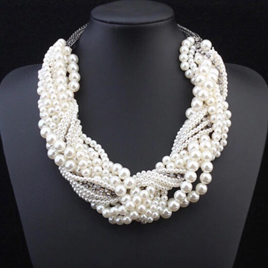 Classic Twisted Statement Pearl Necklace