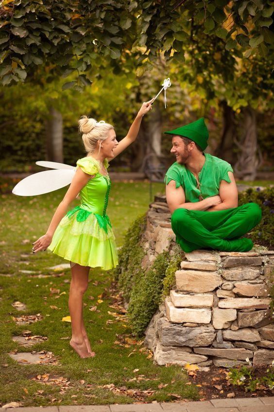 Cute Peter Pan and Tinkerbell Halloween Couples Costume Idea. Pic by dreamingindiy