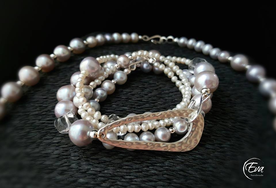 Fantastic Pearls With Silver Beads Bracelet Design