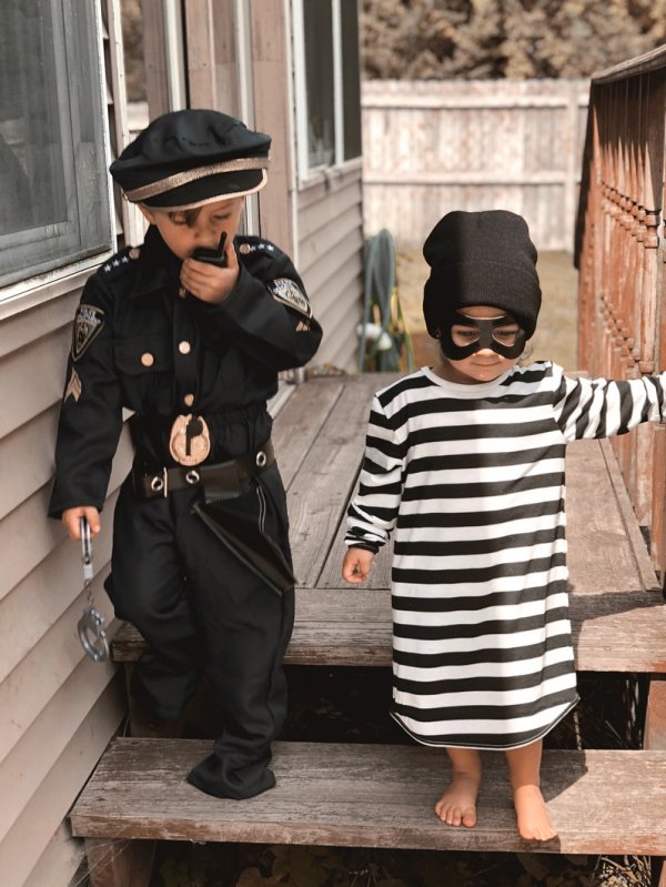 Future Policeman With Prisoner. Pic by ksahubb